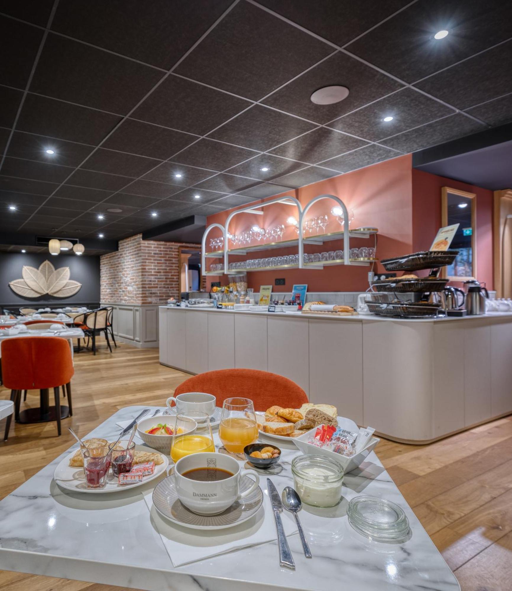 Brit Hotel Les Voyageurs Loudéac Eksteriør billede